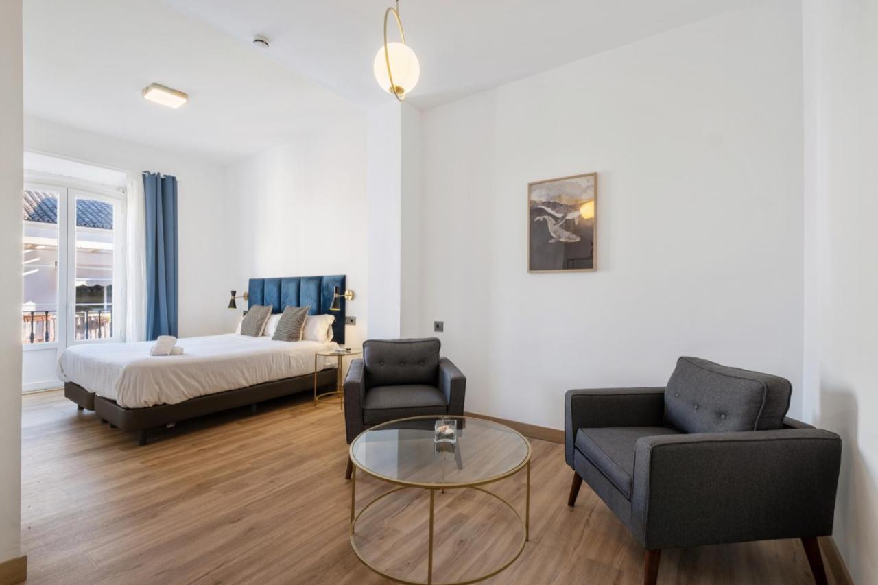 Malaga City Suites Exterior photo